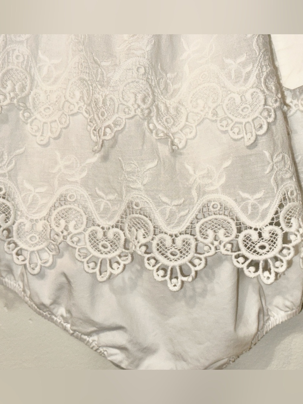 EUC Baby Girl Lace Romper in Size 6-9 months - Picture 4 of 9